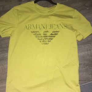 Burberry Men’s T-shirt Small